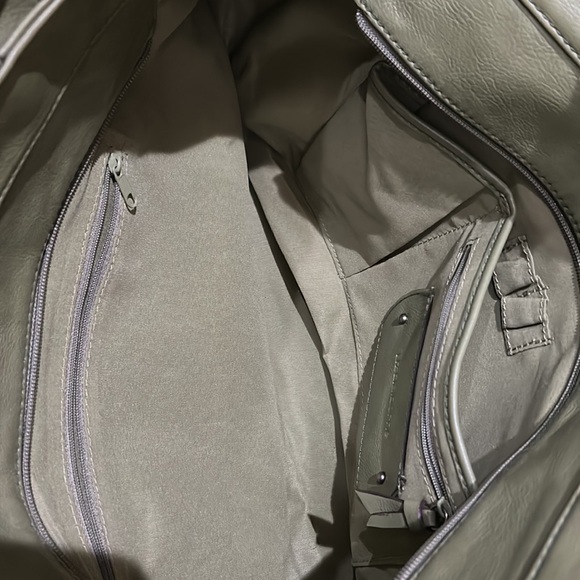 Designer bag, beautiful green leather,Liz Claiborne. New. So gorgeous! - Picture 2 of 4